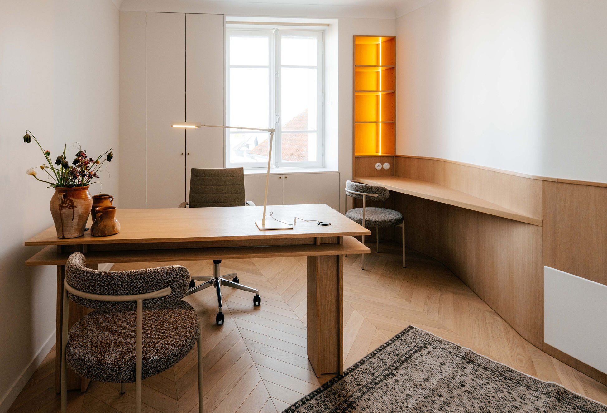 Suite professionnelle 04 — bureau privatif cosy éclairage ambiant Larmor-Plage