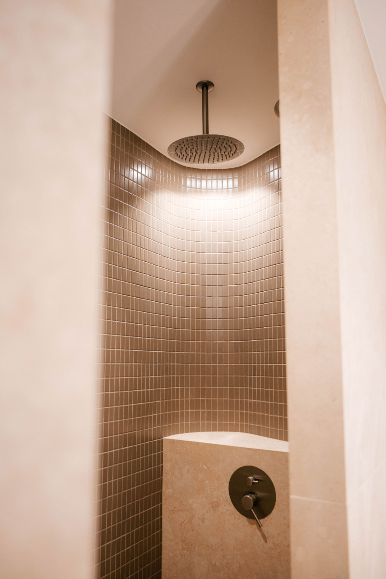 Salle d'eau avec douche italienne — bureau privatif Larmor-Plage